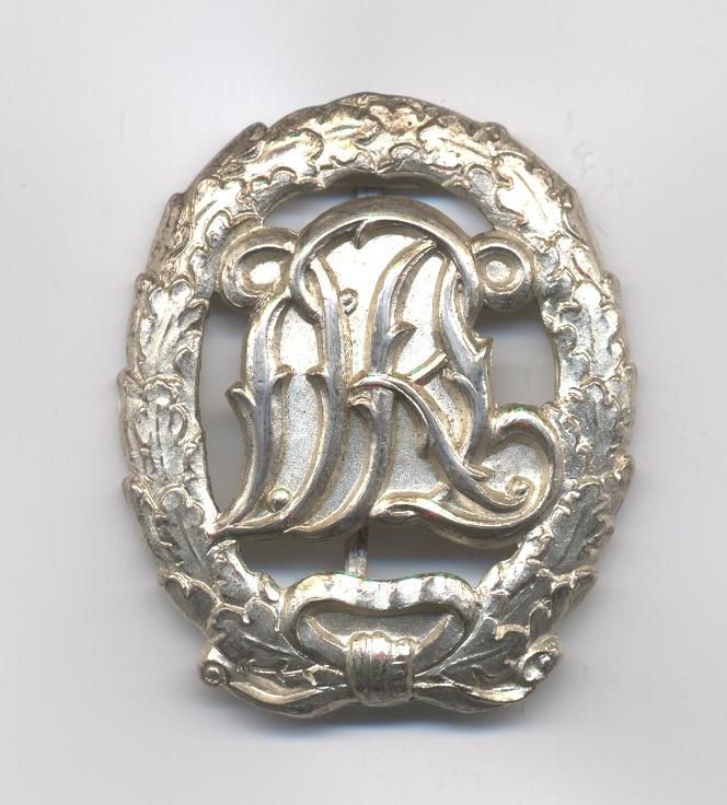 D.R.L._Sports_Badge_in_Silver___Not_Cut_Out___Pre_1937___Obverse2.JPG