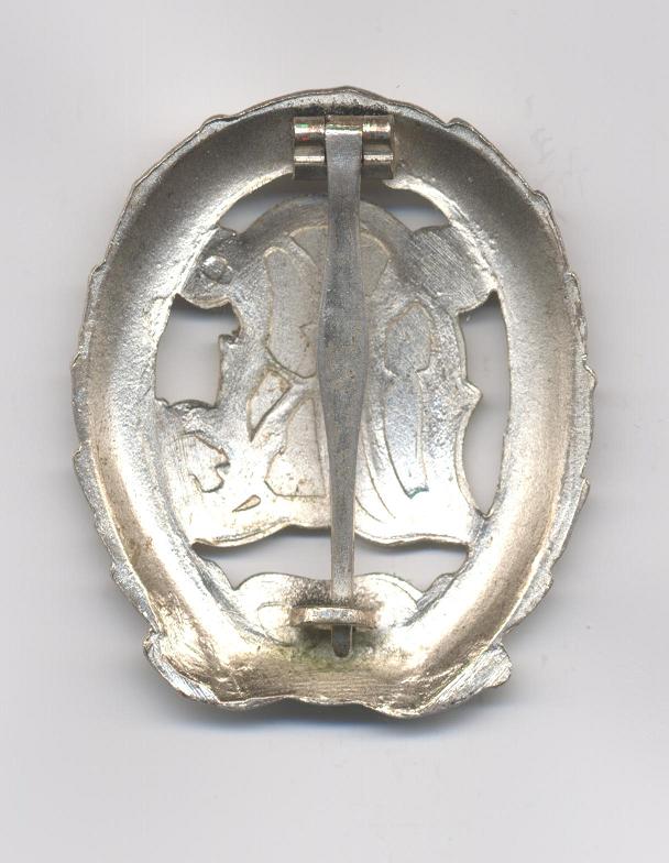 D.R.L._Sports_Badge_in_Silver___Not_Cut_Out___Pre_1937___Reverse2.JPG