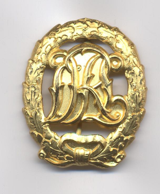 D.R.L._Sports_Badge_in_Gold___Not_Cut_Out___Pre_1937___Obverse.JPG