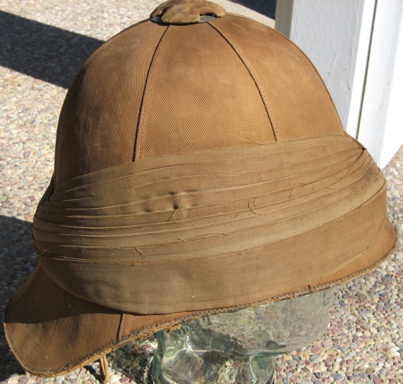 Каска в форме шляпы. Британские пробковый шлем вв2. Пробковая каска. Пробковый шлем колонизатора. Шлем тропический пробковый.