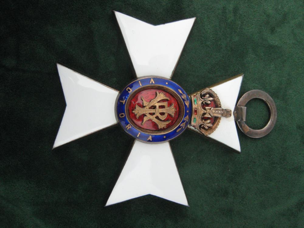 UK 00 - GCVO - Badge.JPG