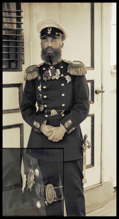Osmani Nişanı Almış Bir Rus Bahriyeli Subayı (1893).jpg
