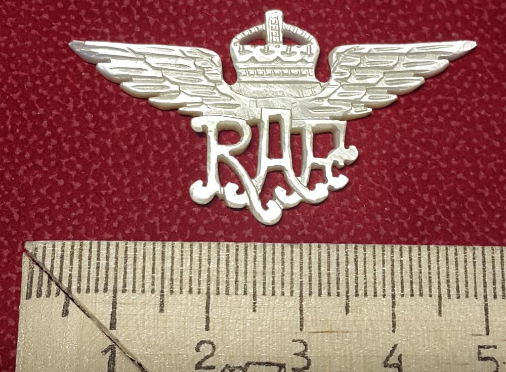 RAF nacre badge 1941.jpg