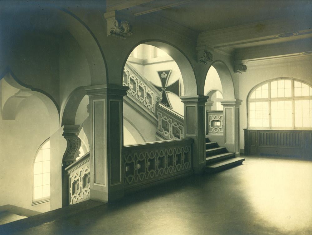 rathaus-mit-nagelkreuz-nach-1915-kor.jpg