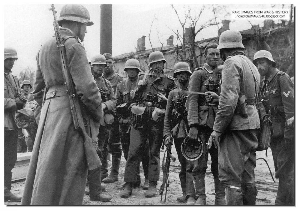 german-soldiers-receive-orders-for-an-attack-soviet-SVT-40-rifle.jpg