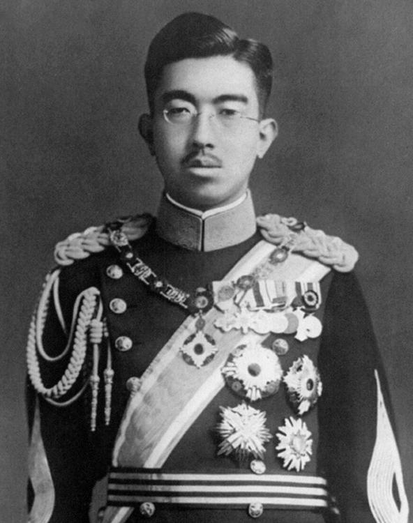 Emperor_Hirohito_portrait_photograph.jpg
