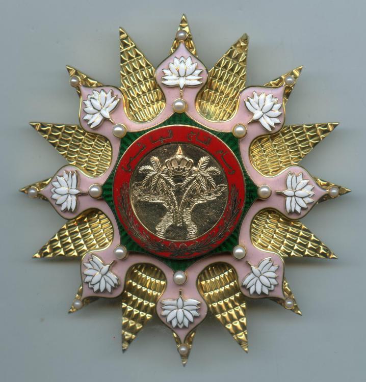 Irak Order of the Hashemite Crown breast star obverse.jpg