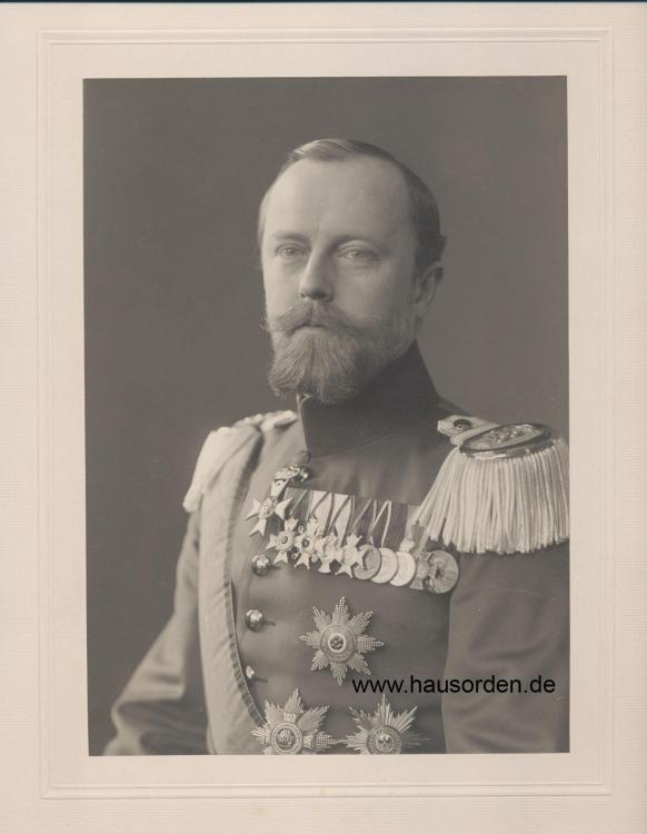 Lippe-Leopold Portrait stehend-55_Uniform-Halskreuz_1909 web.jpg