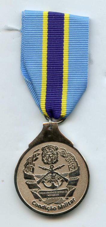 Mozambique Medal Condiçao Militar with INCORRECT UN ribbon obverse.jpg