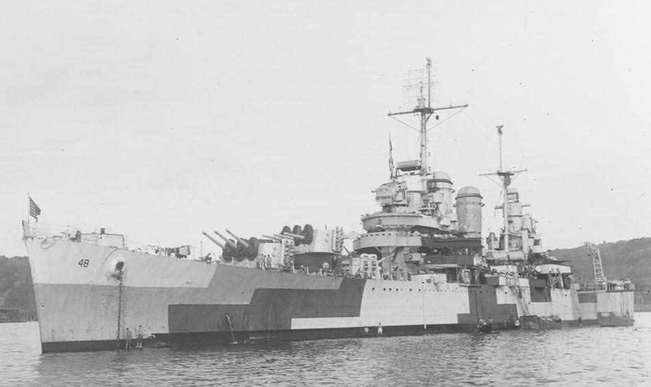 USS_Honolulu_CL-48_1944.jpg