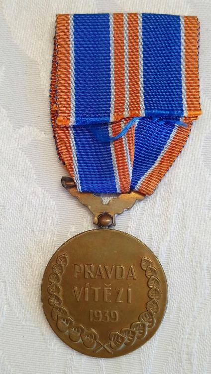Czechoslovakia-Medal of Bravery(1)-R.JPG
