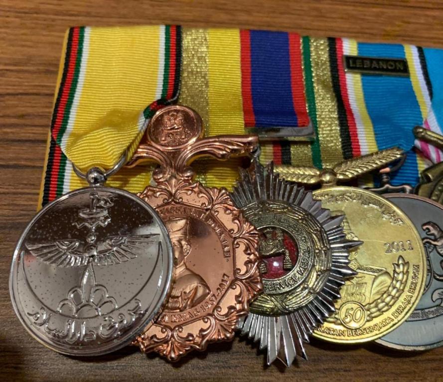 Brunei Peacekeeping Medal Group in Lebanon 2.JPG