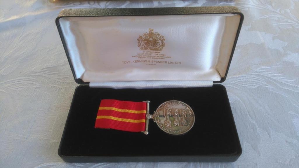 Guernsey-Liberation Medal 50th Anniversary-Box.JPG
