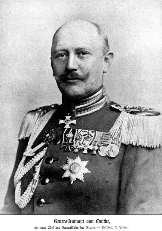 Generalleutnant_von_Moltke,_der_neue_Chef_des_Generalstabs,_1906.jpg