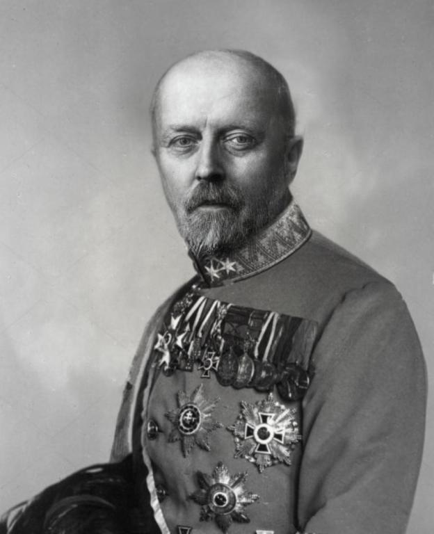 Leopold IV. Fürst zu Lippe in der Uniform des 12. Feldjäger Bataillons der k. u. k Armee II.jpg