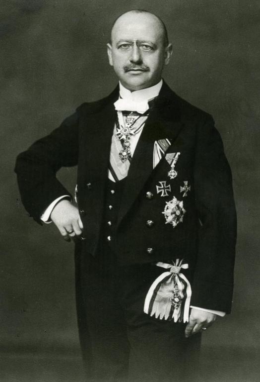 EPPSTEIN, Prof. Dr. Georg Johannes Friedrich Freiherr von, Oberleutnant a. D., 1919.jpg