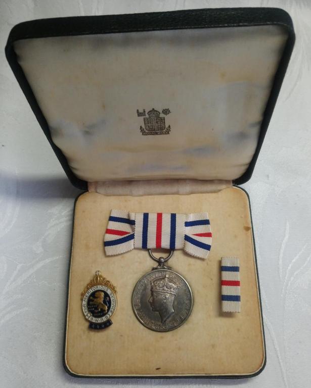 UK-King's Medal for Service in the Cause of Freedom-Female-Box2.JPG