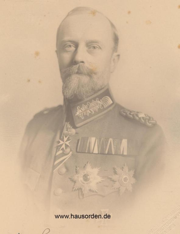 Lippe-Leopold Halb-Portrait Feldschnalle 1916.jpg