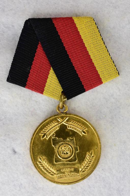 Medaille für Verdienste bei der Verteidigung des Vaterlandes, 1-Kl, AVS, RS.JPG