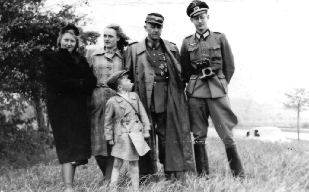 Family Lutze, 1 May 1943.jpg