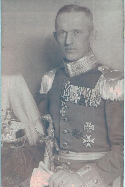 Oberst Hans v.Knauer 1918.jpg