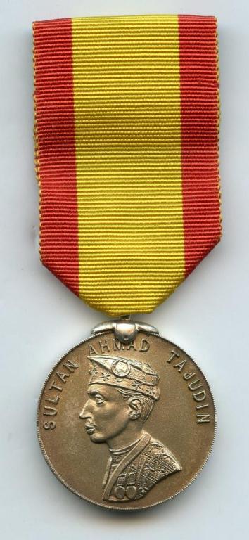 Brunei Medal Silver Jubilee Sultan Omar Taimur 1949 obverse (1).jpg