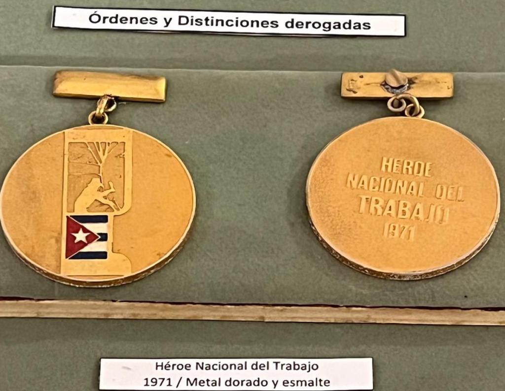 Cuba Order Hero Nacional del Trabajo 1st Type 1971 Numismatic Museum Habana.JPG