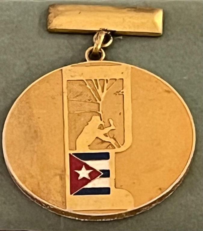 Cuba Order Hero Nacional del Trabajo 1st Type 1971 obverse Numismatic Museum Habana.JPG