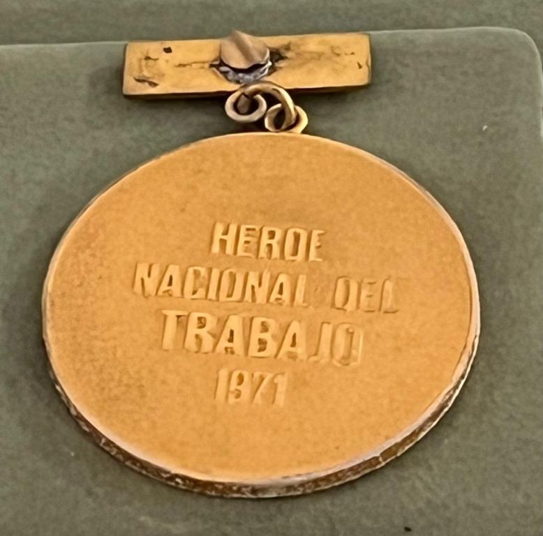 Cuba Order Hero Nacional del Trabajo 1st Type 1971 reverse Numismatic Museum Habana.JPG