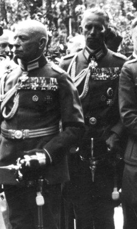 Sigurd von Ilsemann bei der Beisetzung von Kaiser Wilhelm II., 9. Juni 1941.jpg