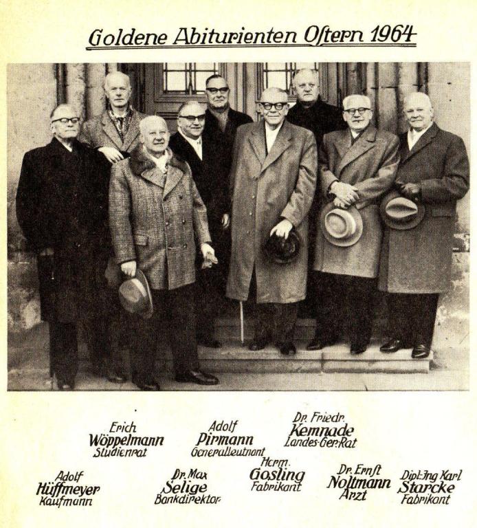 Goldene Abiturienten zu Ostern 1964, u. a. mit Adolf Pirmann.jpg