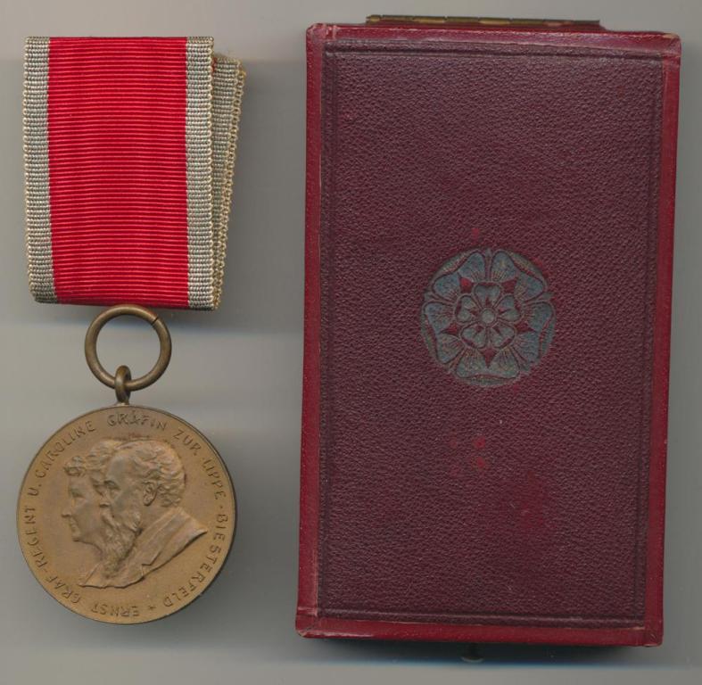Lippe-1897 Medaille mit Etui-VS.jpg