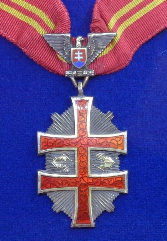 War_Victory_Cross_2nd_class_badge_(Slovakia_1943)_-_Tallinn_Museum_of_Orders.jpg