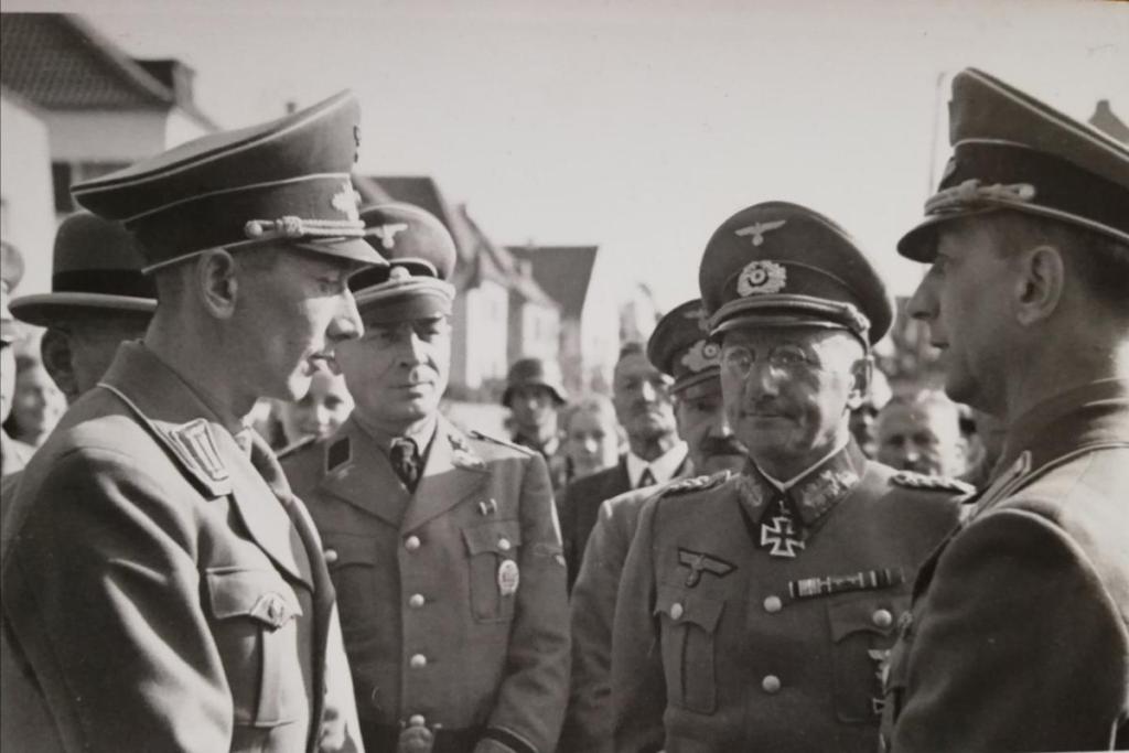 General mit Ritterkreuz.jpg