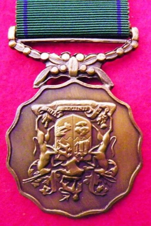 10 Jaar Medalje (Ou CF) (Medalje is Onderste bo) (Dubbel Suspender) (2).JPG