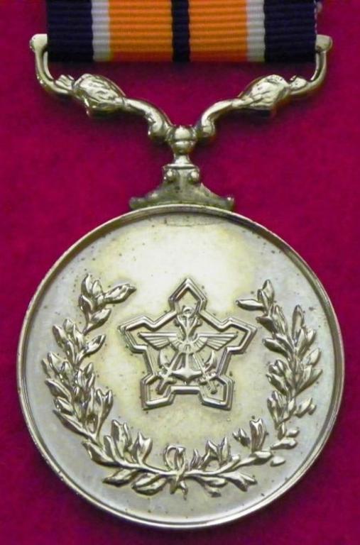 Algemene Diensmedalje (Plat - Blink) (Anker, vlerk en Swaarde Verskil) (2).JPG
