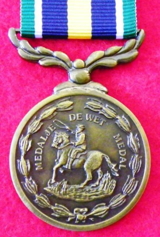 De Wet Medalje Proto Type (Suspender Verskil) (Medalje Naam is Op) (2).JPG