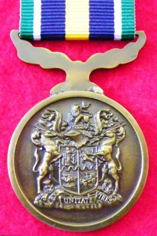 De Wet Medalje Proto Type (Suspender Verskil) (Medalje Naam is Op) (3).JPG