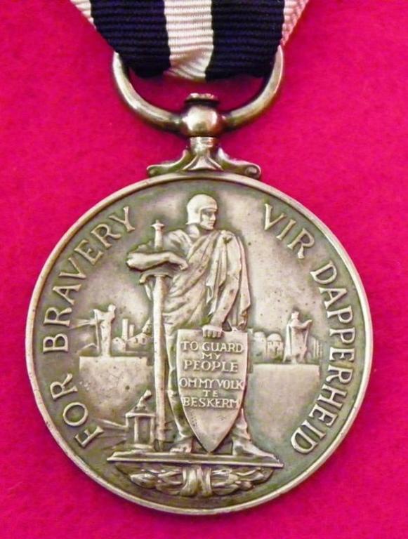 Queens Police Medal for Bravery (1952 - 1961) (QPM) (3).JPG