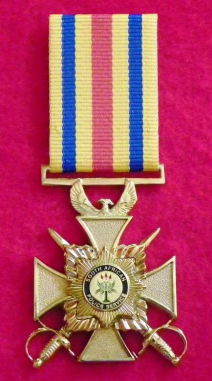 SA Police Service  Cross for Bravery Gold (Silver) (1).JPG