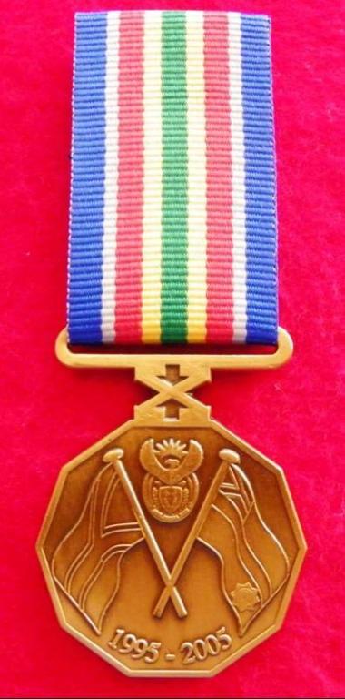 SA Police Service Ten Year Commemoration Medal (2 nd Ribbon) (Closed Suspender) (Bright Finish) (1).JPG