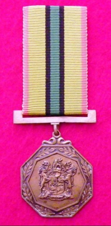 SA Spoorwegpolisie Medalje vir Troue Diens (1980) (Bekamping van Terrorisme Agter Op) (1).JPG