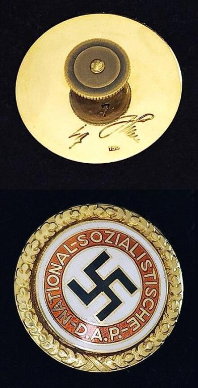 Adolf_Hitler's_Golden_Party_Badge.jpg