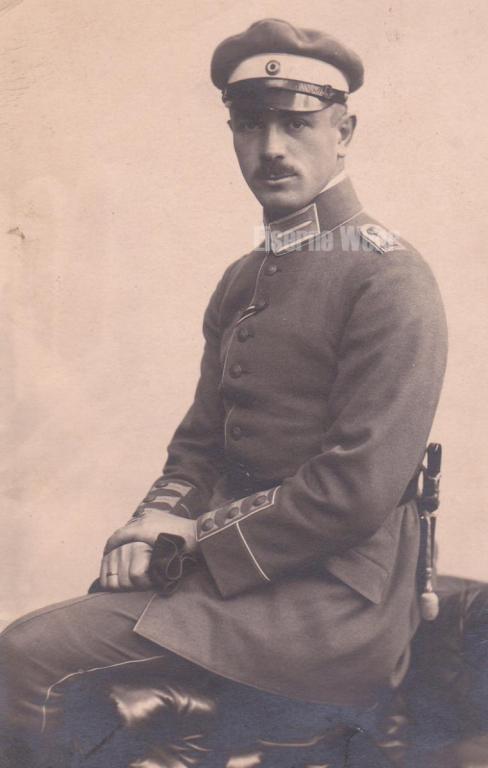 Leutnant a.jpg