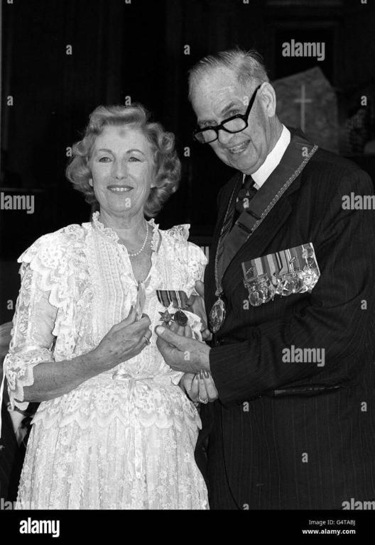 dame-vera-lynn-at-90-vera-lynnwar-medal-G4TABJ.jpg