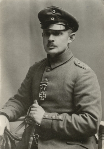1915_Ludwig_Weszkalnies_als_Leutnant_mit_EKII__2.jpg
