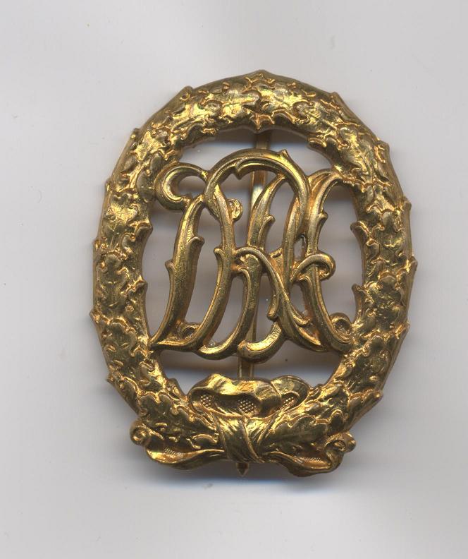 D.R.A._Sports_Badge_c.1933_in_Gold_Obv.jpg